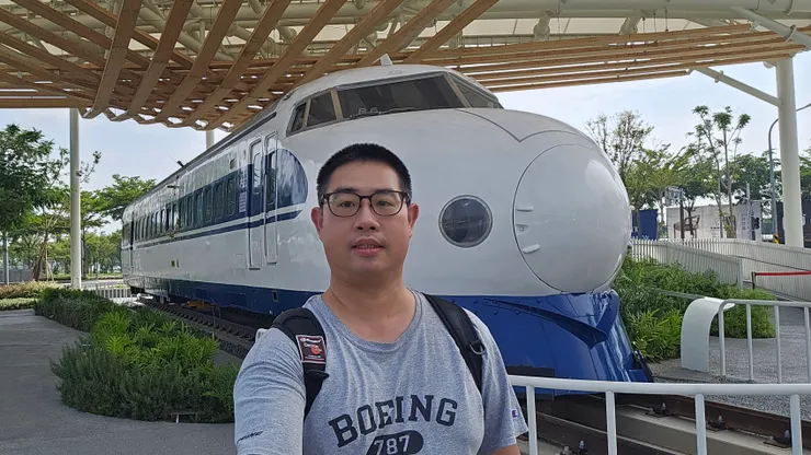 我在台南高鐵站和0系新幹線合影!