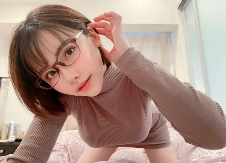 適合戴眼鏡的AV女優代表_深田 詠美 source from popdaily