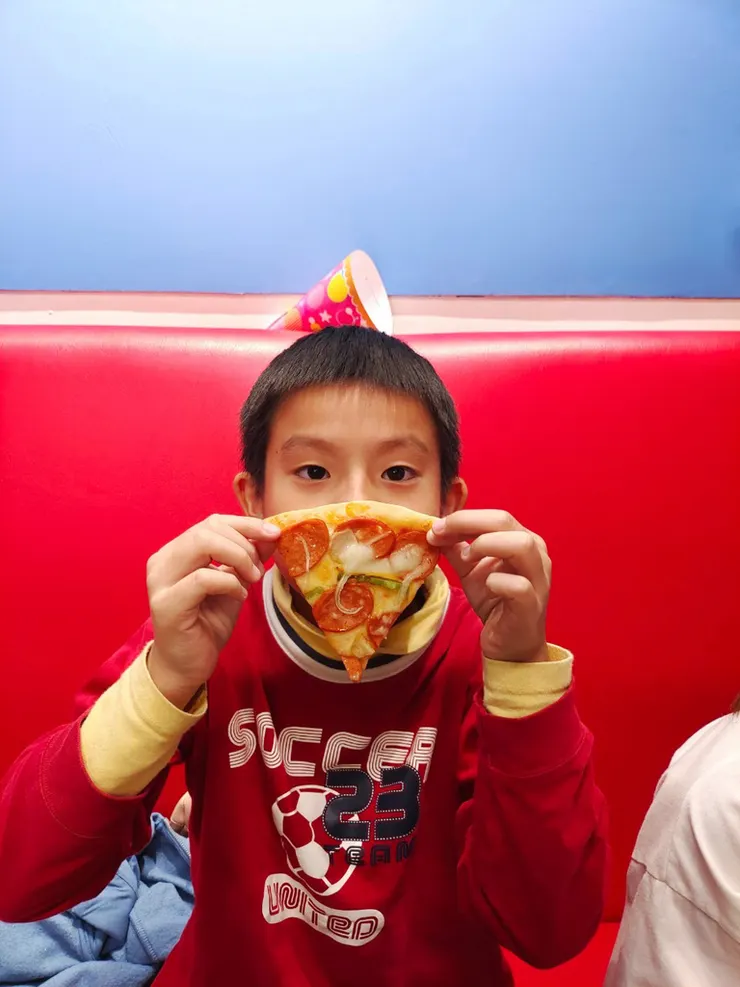 在醬醬披薩的慶生趴踢！台南手工披薩/生日親子餐廳推薦│窯烤披