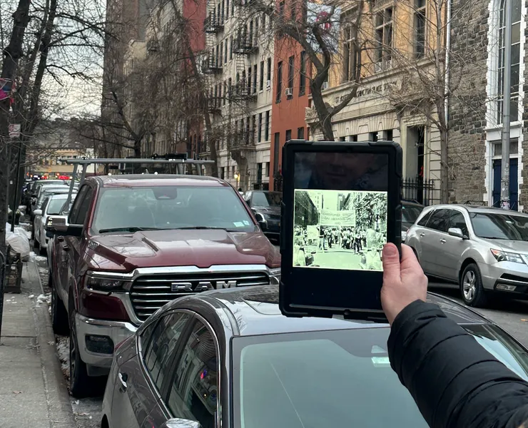 石牆起義後一年，1970紐約舉辦第一屆同志大遊行，從圖中的街頭開始踏出第一步。