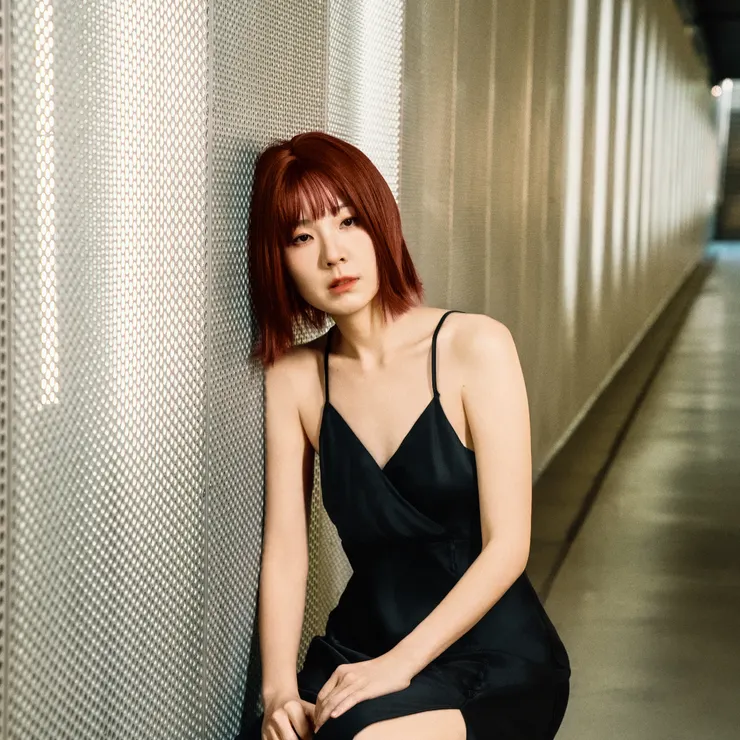 專輯中最耐人尋味的〈Addicted〉，將陷於迷戀時的痛苦與情緒失控，轉化為細膩的歌詞(圖/風潮音樂 提供)