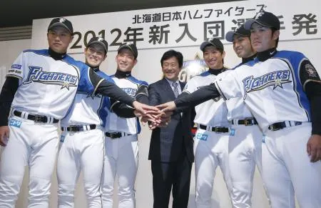 除了大谷翔平其餘六名選秀新人與栗山監督一同出席記者會