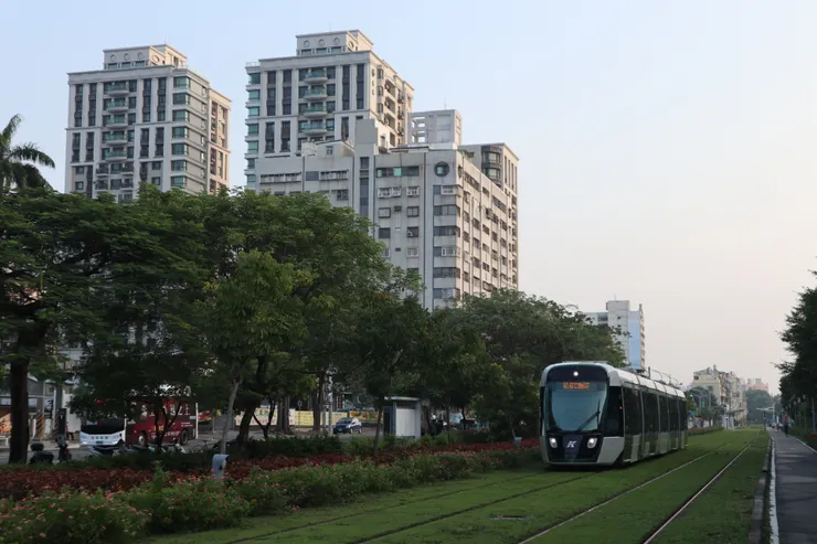 早晨首班往凱旋公園的輕軌