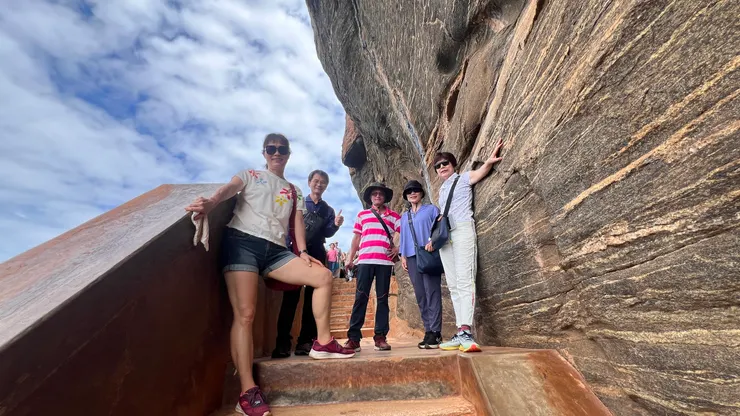 參觀壁畫限單一方向前進