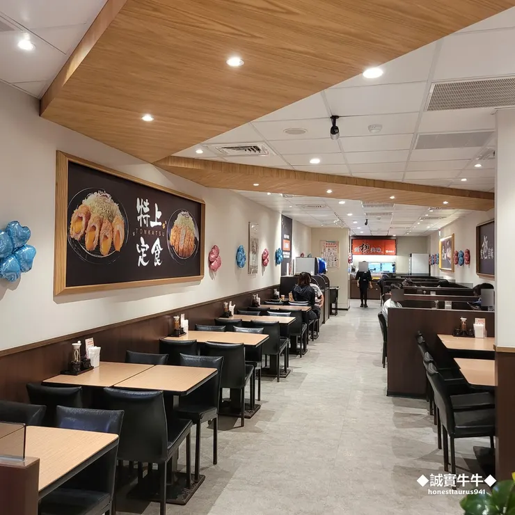 福勝亭新莊店一樓座位區