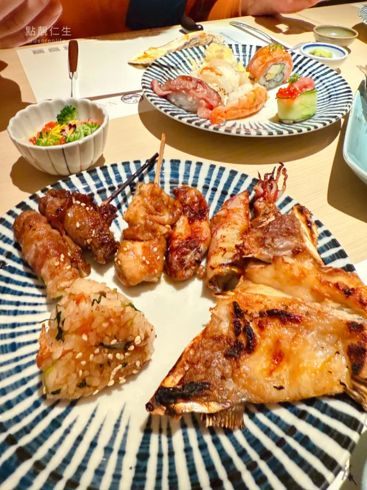 除了烤生蠔、烤魚下巴、烤串外還有烤小卷 還有烤飯糰（但這個吃來有點硬）｜NAGOMI 中山本店