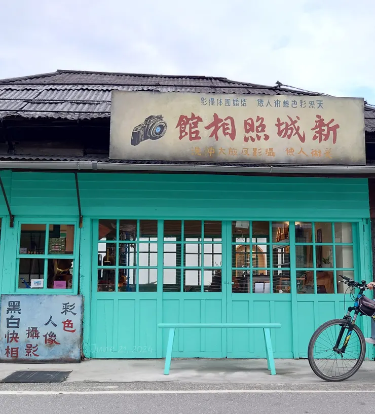 Joy: 啊!妳等等,我幫妳拍張照吧!