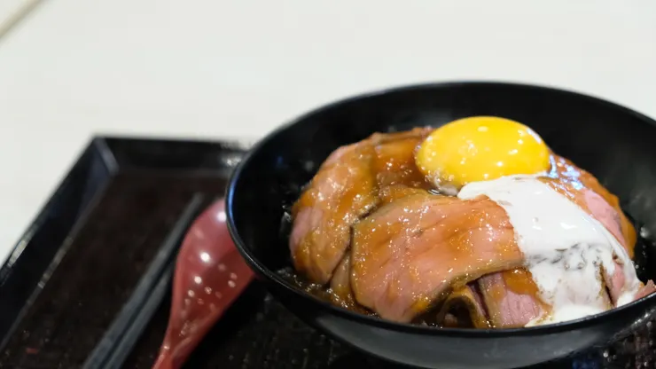 雖然是百貨連鎖店，但是之前去東京後就很想回味的生牛肉飯