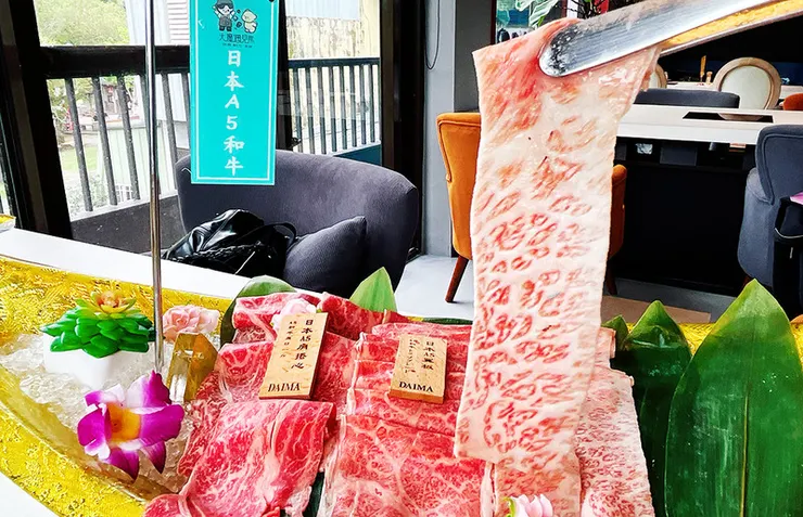 宜蘭新景點2026│巨型Labubu拉布布空降宜蘭梅花湖【大魔遇見熊】