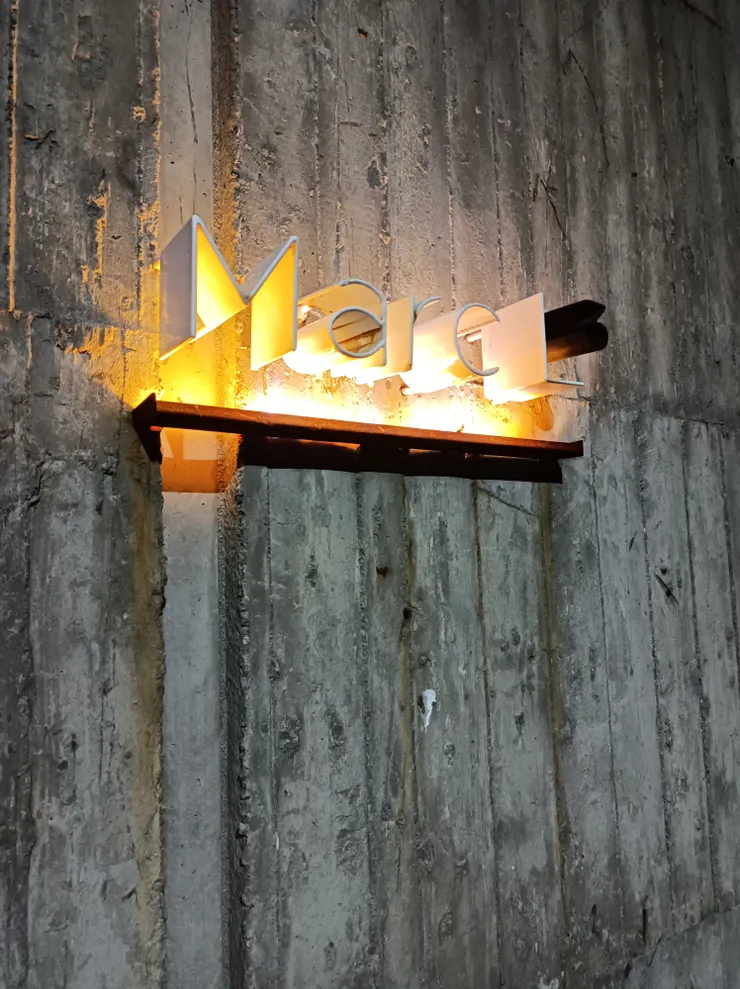 跟你說這是門口的扛棒.你相信這是餐廳嗎??