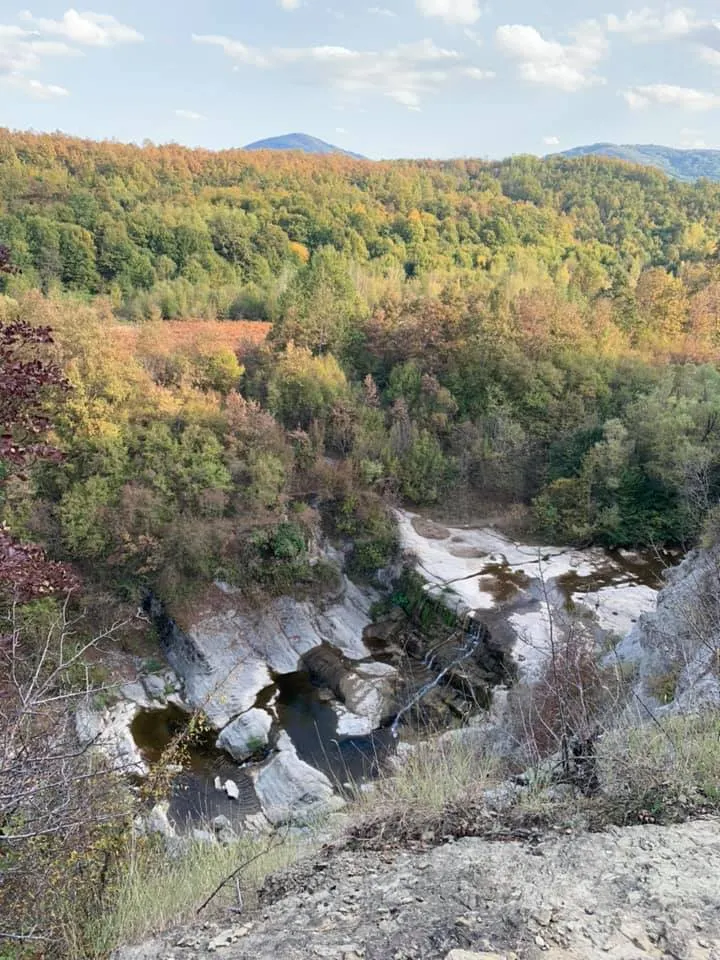 小便大小的瀑布