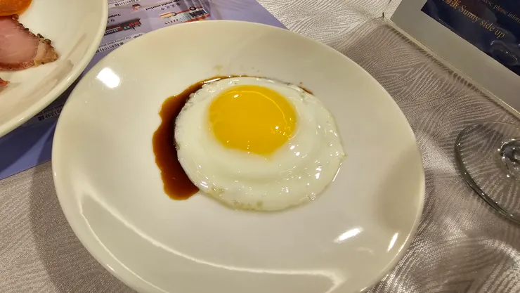 台北長榮桂冠酒店早餐的現做太陽蛋!