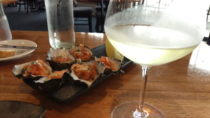 難得在澳洲會有的食物照，塔斯的生蠔便宜又好吃。