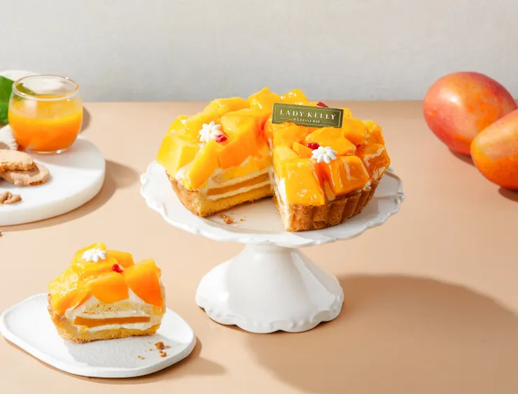 圖說：金黃飽滿的愛文芒果果肉，豪邁地在酥香塔皮上堆成一座小山，夏季限定「芒果塔」絕對是今夏最「爸」氣代表！（資料來源：LADY KELLY）