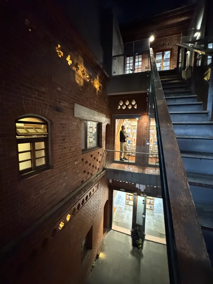 從後棟2樓到前棟3樓的天梯，現在平常不開放，只有導覽的時候才開放