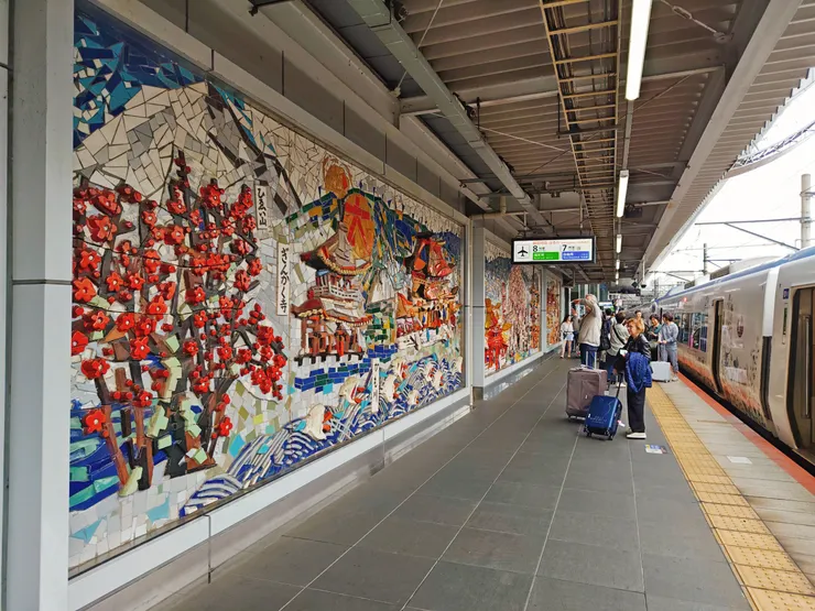 京都站月台的立體磚牆