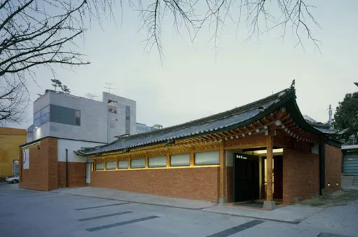 Hakgojae (學古齋 / 학고재)