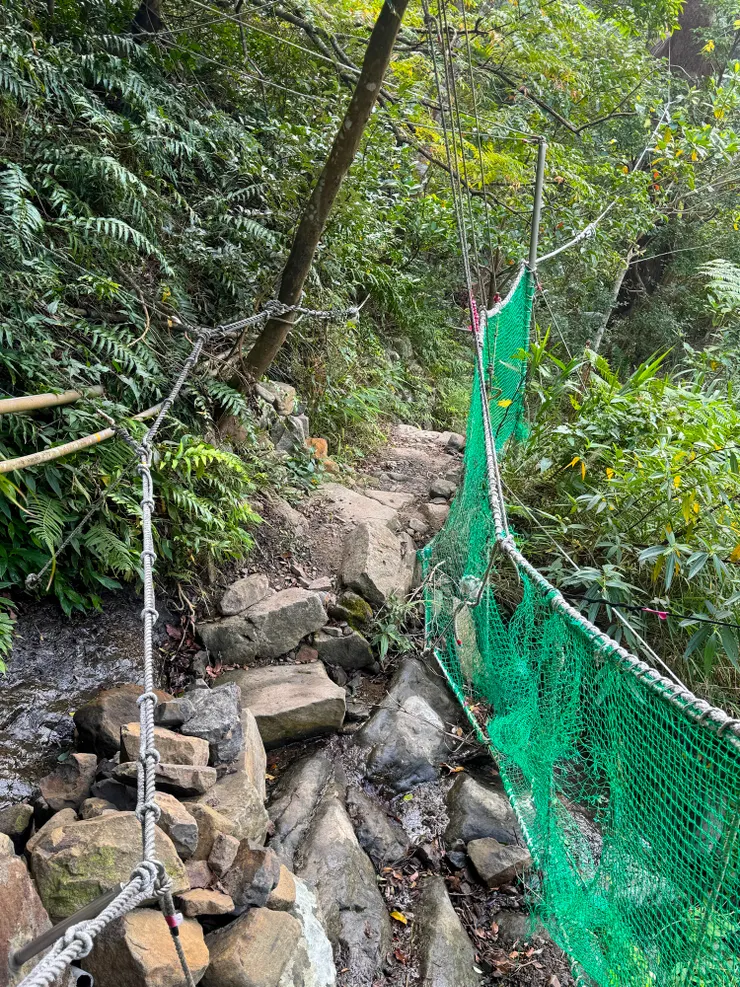 下切有點陡,有防護網讓人很安心