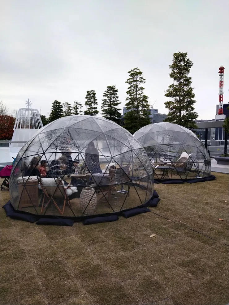 頂樓有溜冰場及透明帳篷