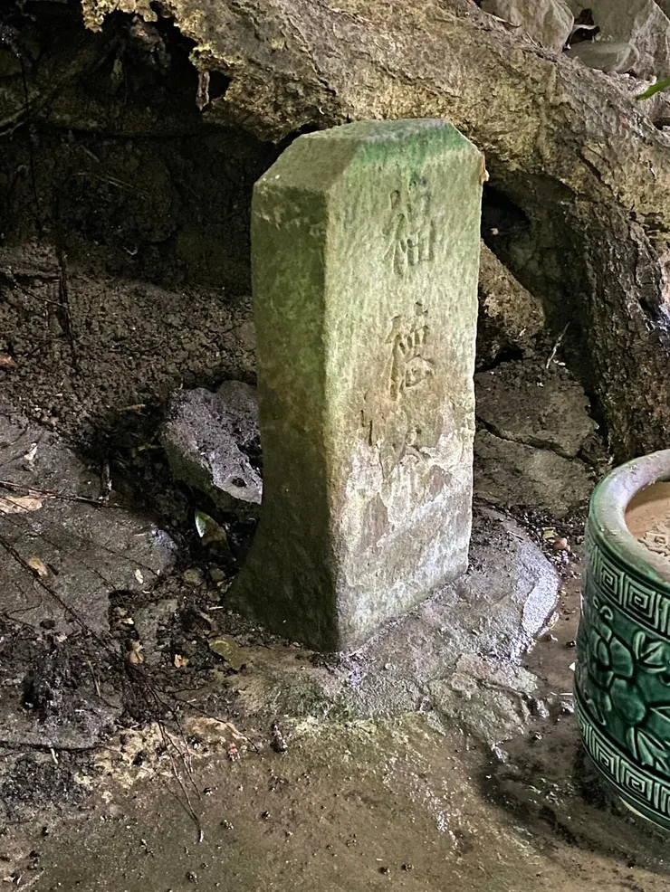 下埔福德廟古老的石頭公。古時沒有神像，民間會是以石碑刻字做為土地公來祭拜。