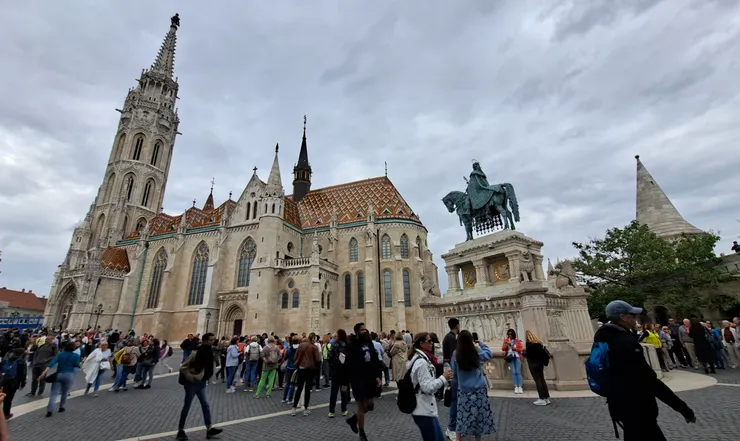 聖伊斯特萬國王紀念碑和馬加什教堂(要收費)