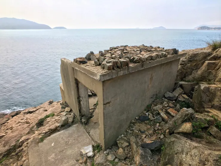 神秘的碉堡，是舊時留下的遺產。位置在黑角頭，遊人喜愛遊覽之地。