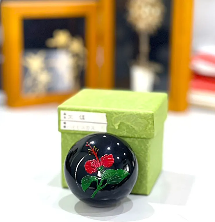 扶桑花漆器文鎮