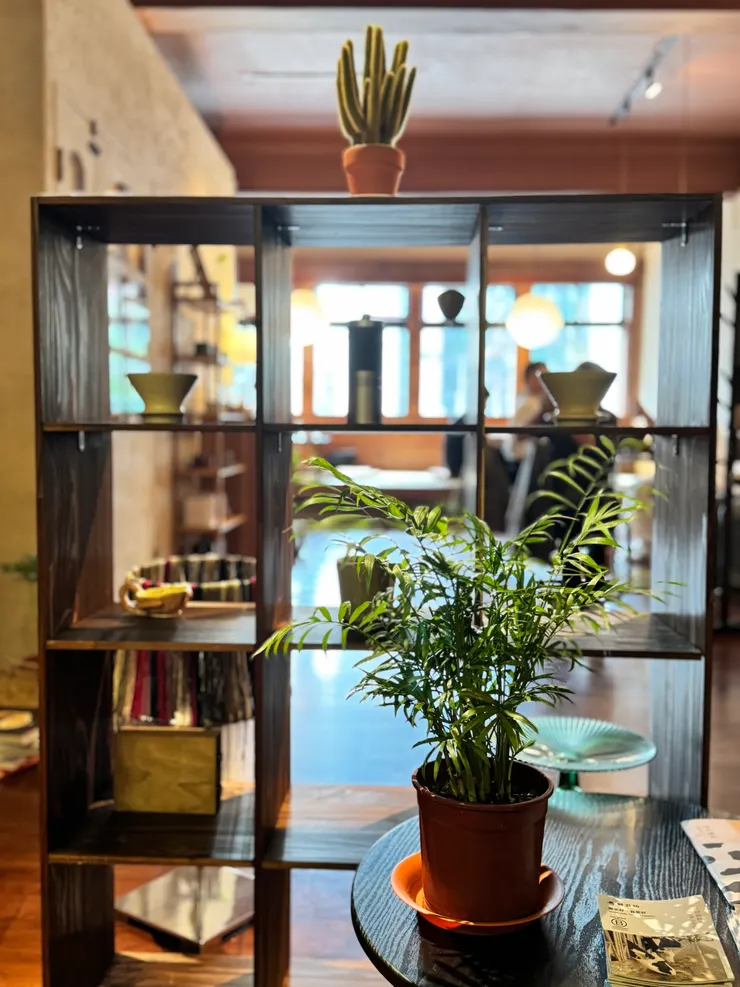 從門口望向榻榻米區的樣子