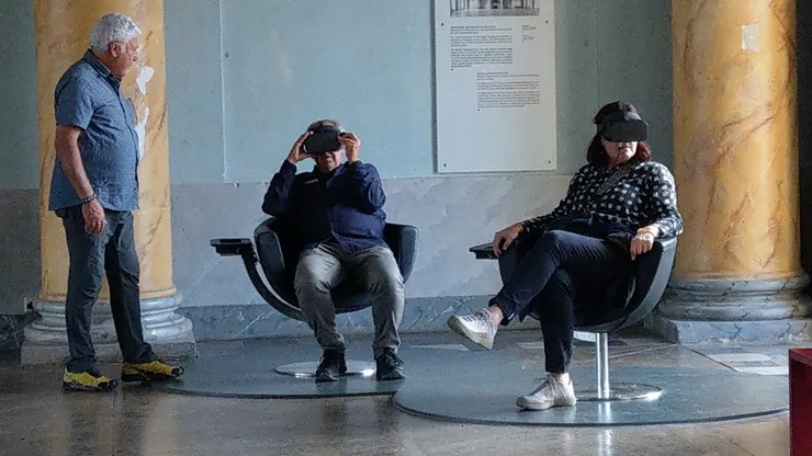 有VR眼鏡,可看見圓頂空間從過去與現在的改變