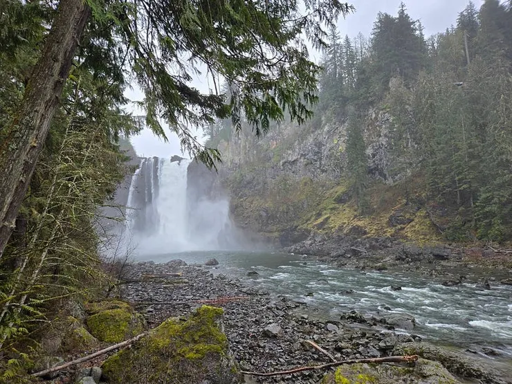 其中有好幾天的行程不知道要去哪就去看一堆瀑布,現在回去翻照片完全忘記這個瀑布叫啥 ==