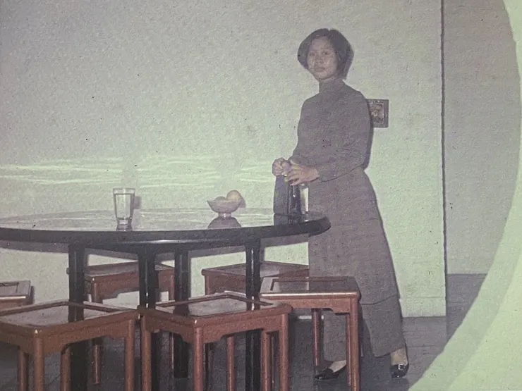 虹盧的餐桌椅舊照