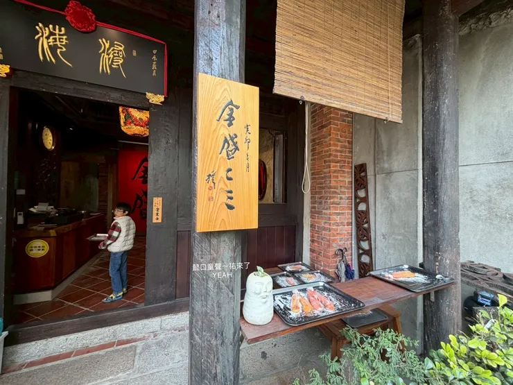 鹽製的烏魚子先靜置一段時間，同時孩子可以製作烏魚子香皂。