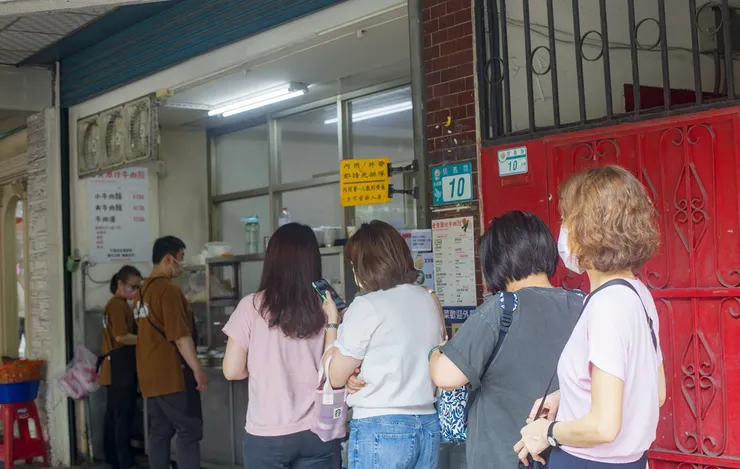 尖峰時段的人潮很驚人，盡量避開這時段去拉贊