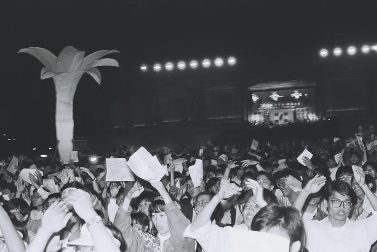 1990.03.21 學生以直接民主方式，表決撤離或持續抗爭
