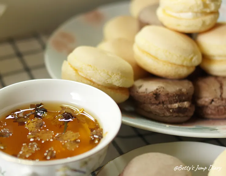 ▲小熊菓子：芙菲小圓餅搭配花茶/圖片來源：Betty's Jump Diary