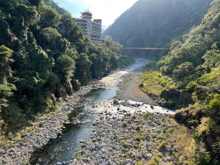 ˊ從捎來吊橋遙望向龍谷吊橋