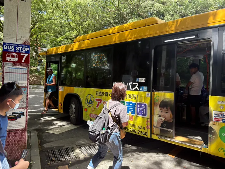 觀光巴士的路線是循環狀，只要在自己想下車的站下車，同一地點再上車，非常方便容易搭乘