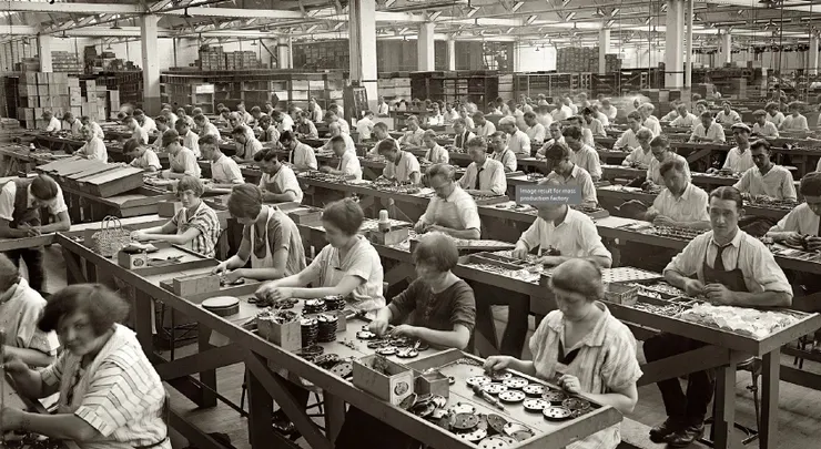 早年身心障礙者在封閉環境，進行單調重複的工廠作業。（圖片來源：Shekulo簡報）