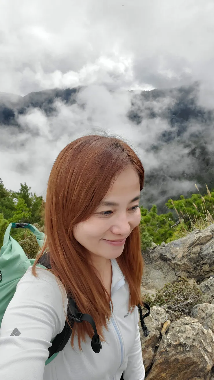 這是想給大家看看沒洗頭，頭髮服貼的樣子