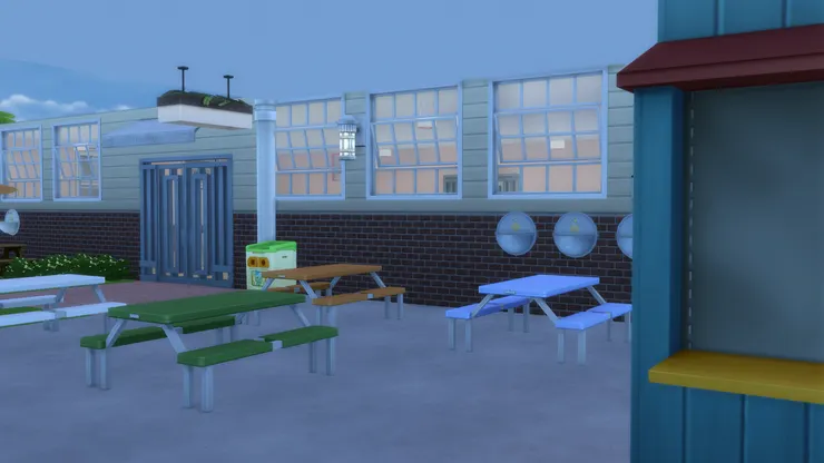 美食的香味一定會飄進禮堂，所以所有聚會都不會在午飯前舉行。