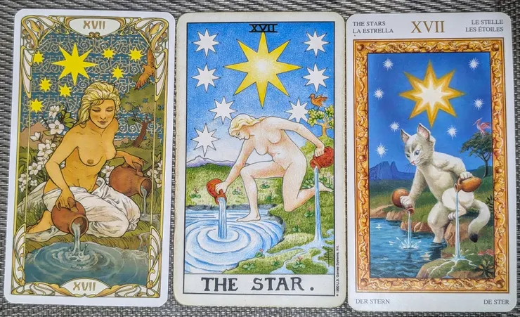 三種版本的星星牌,左起:黃金新藝術塔羅、一般偉特塔羅、白貓塔羅