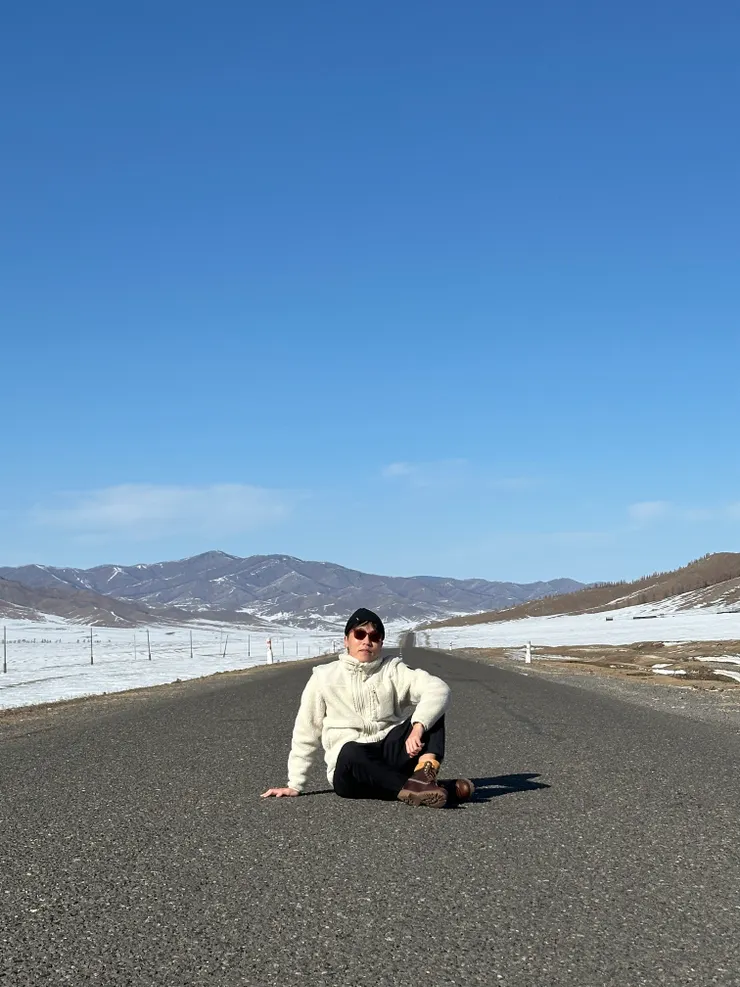 坐到悶唯有影下路邊