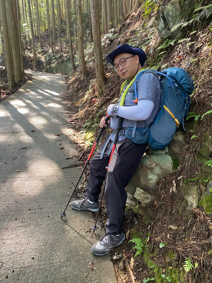 途中還可以倚靠一下休息