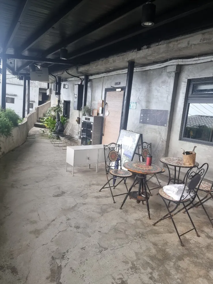 圖1：「神隱」大門口外的擺設，當時正跟阿笑等大廰和房間的密碼