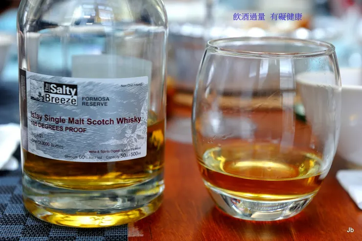 【竹山老家驚喜翻出艾雷島，來源苦失憶有福同享就好！今天的主酒，60%艾雷島威士忌原酒。】