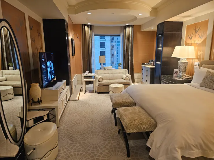 不大但舒適的房間