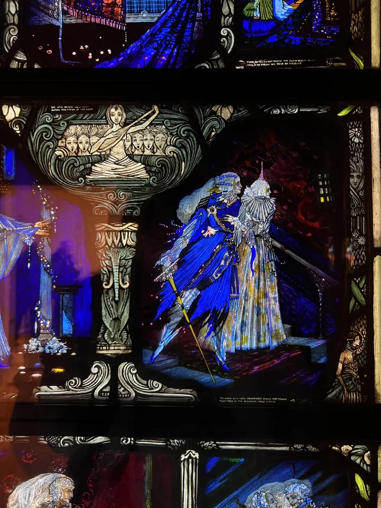 Harry Clarke 的 The Eve of St. Agnes 彩繪玻璃創作非常精巧，是我選擇代表愛爾蘭藝術的作品之一 ( Joy 攝影於 Hugh Lane Gallery )