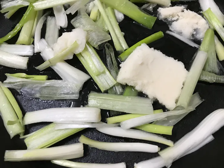 我用豬油煉蔥油，其他油也可以