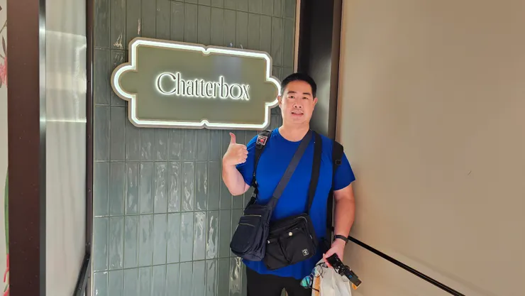 我和Chatterbox餐廳的招牌合影!