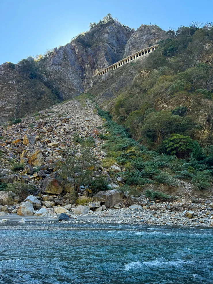 上面的隧道是中橫台8線37便道往梨山的方向。